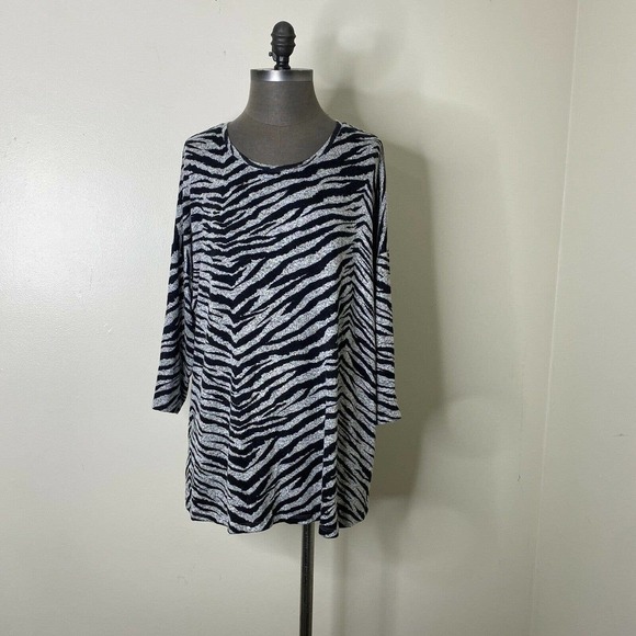 Torrid Super Soft Plush Zebra Drop Shoulder Top Size 2XL - Picture 4 of 8